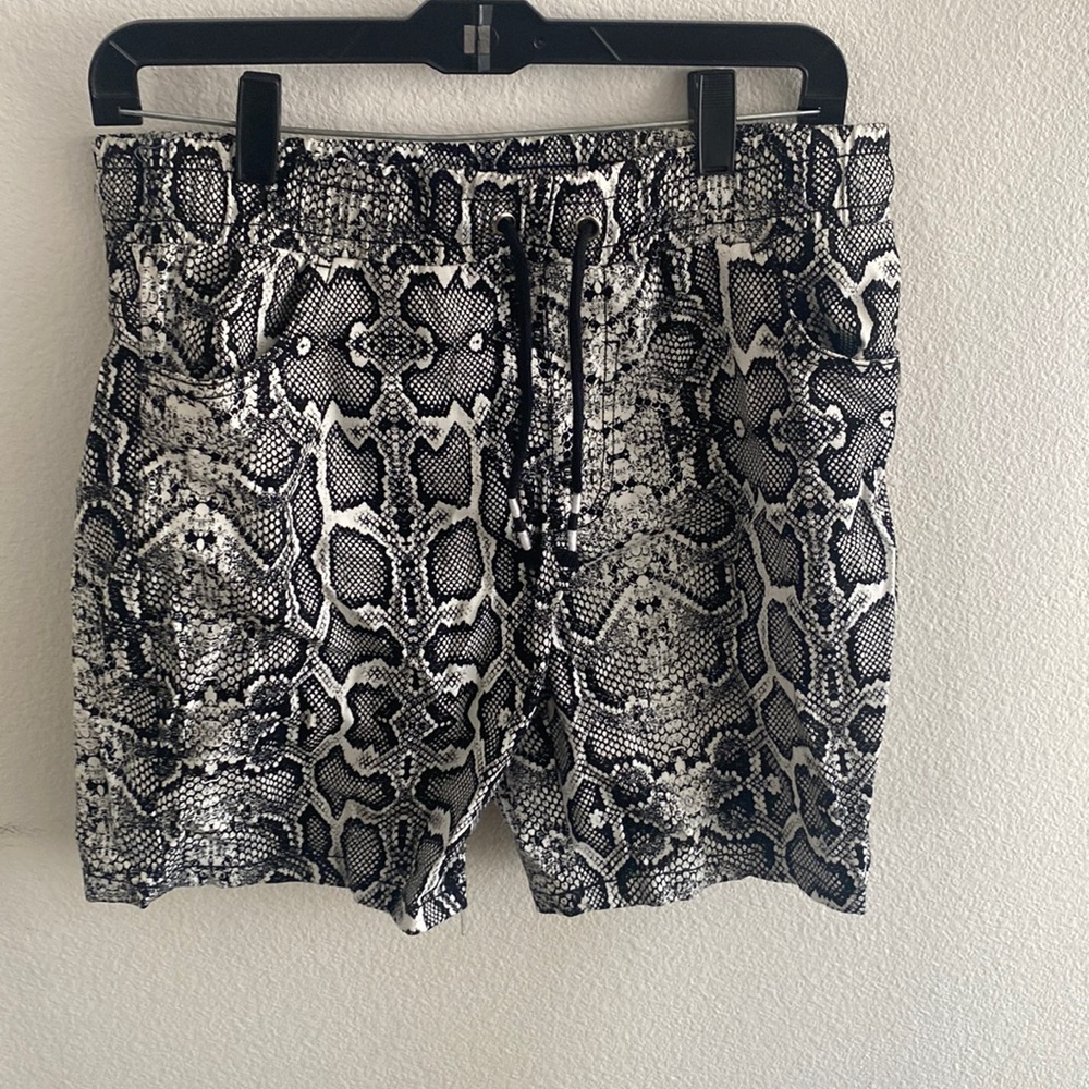 Fashionnova men snake print shorts size medium
